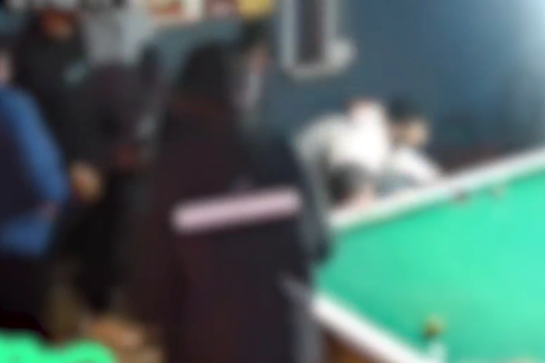 Vídeo mostra tiroteio interrompendo partida de sinuca.