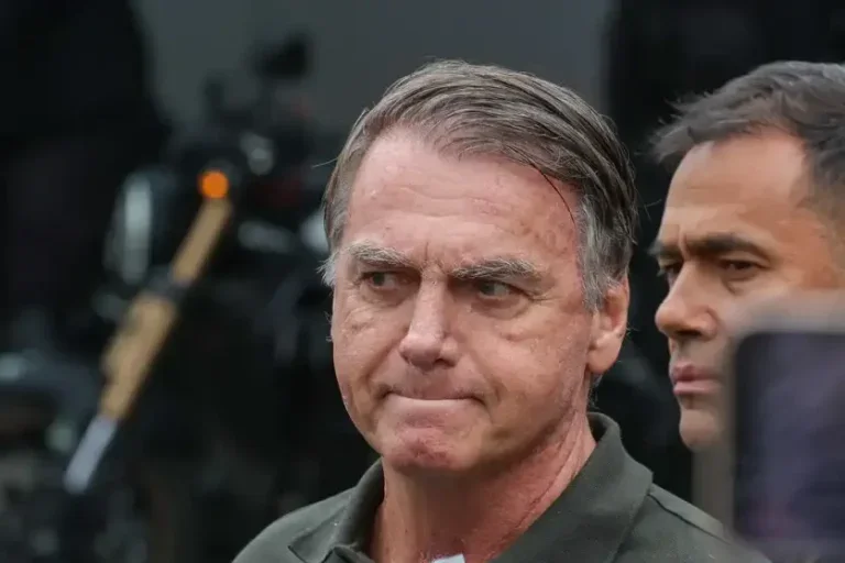 STF forma maioria para manter prisão preventiva de Bolsonaro.