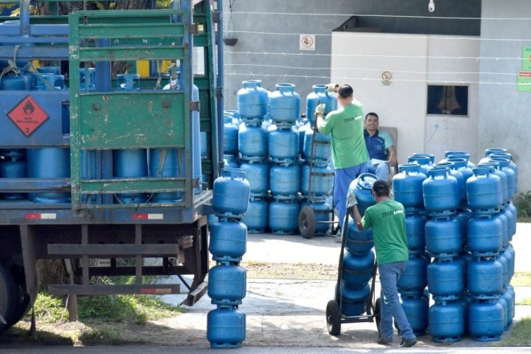 Botijão de gás fica mais barato em Umuarama; combustíveis se mantém estáveis.