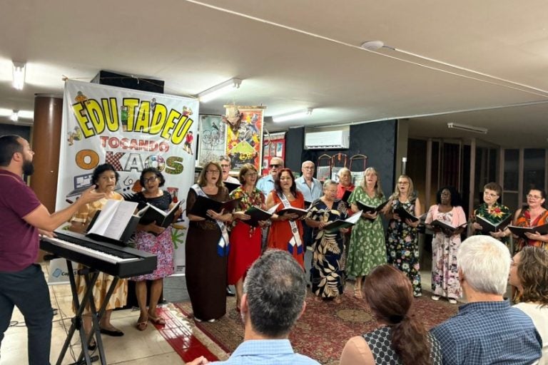 Abertura da exposição de Edu Tadeu emociona público no Vera Schubert.