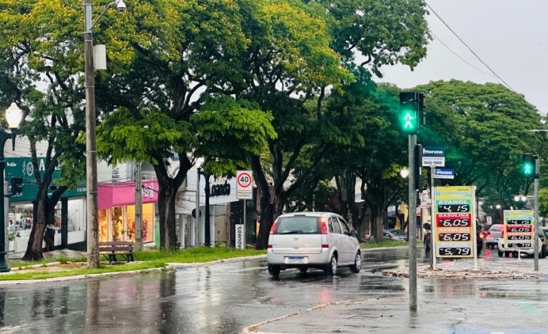 Umuarama enfrenta chuva nesta quarta-feira; Inmet emite alerta para a região.