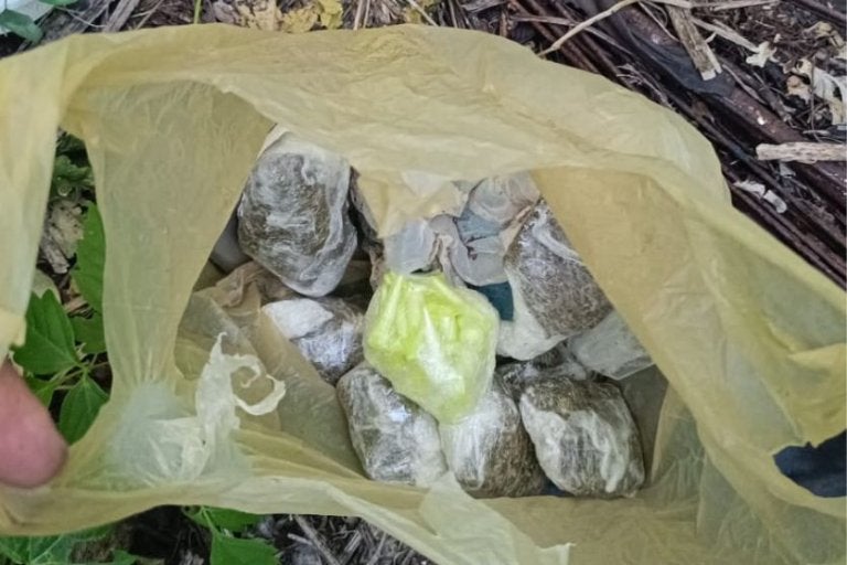 Adolescente é Apreendido Com Drogas E Materiais Para O Tráfico Em Mata De Umuarama