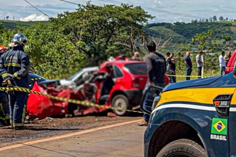 Br 369 Colisão Entre Carro E Bitrem Resulta Em Um óbito E Feridos (1)