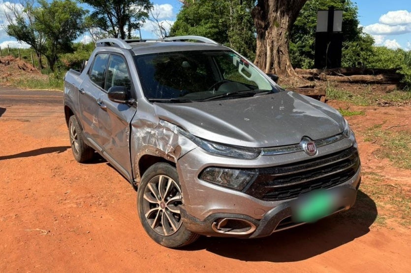 Blazer Colide Em Toro Que Cruzava A Pr 490, Entre Altônia E Iporã (1)