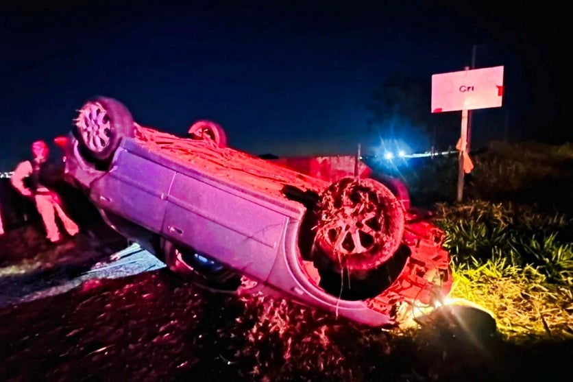 Casal Fica Ferido Após Capotamento Na Pr 580, Em Umuarama (1)