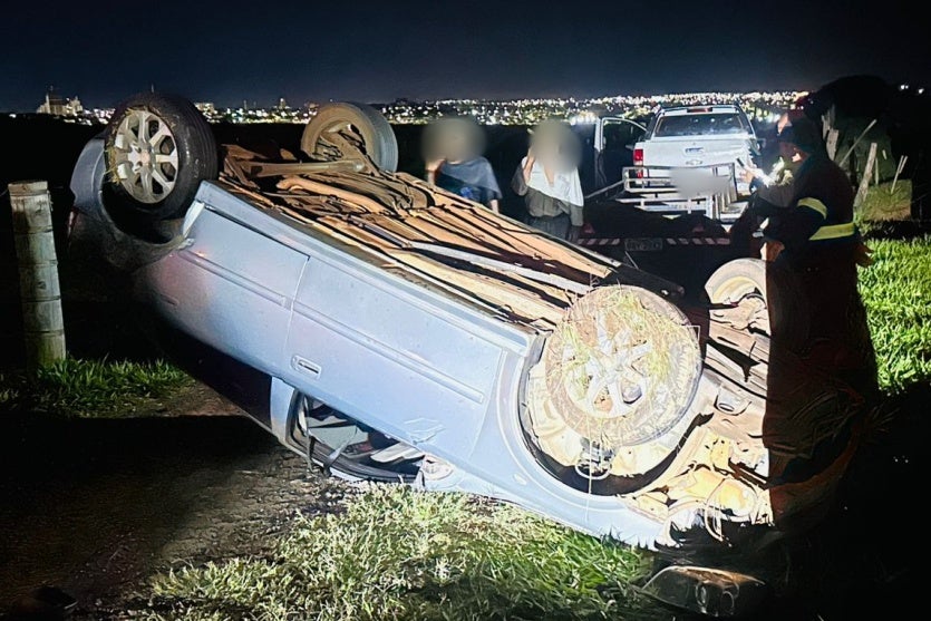 Casal Fica Ferido Após Capotamento Na Pr 580, Em Umuarama (2)