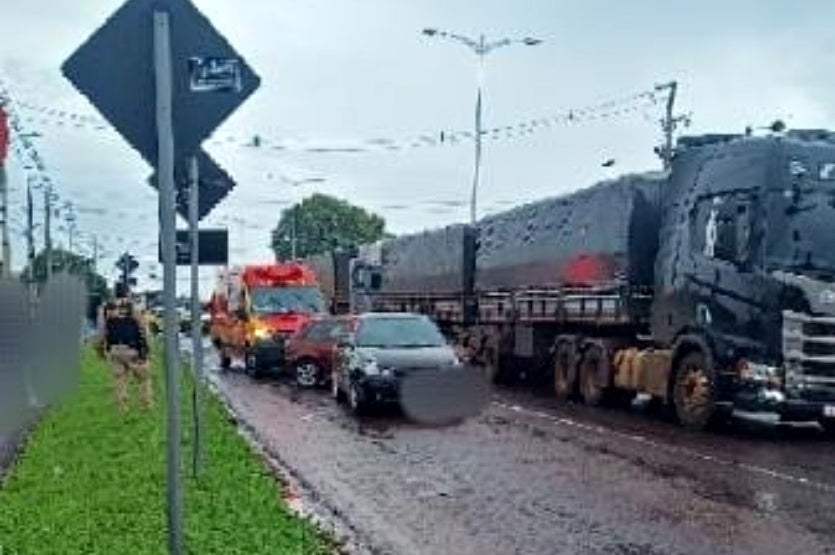 Colisão Na Avenida Portugal Envolve 4 Veículos E Deixa Um Ferido (1)