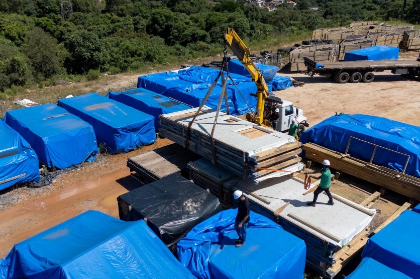 Governo do Estado envia casas pré-fabricadas para moradores de Rio Bonito do Iguaçu