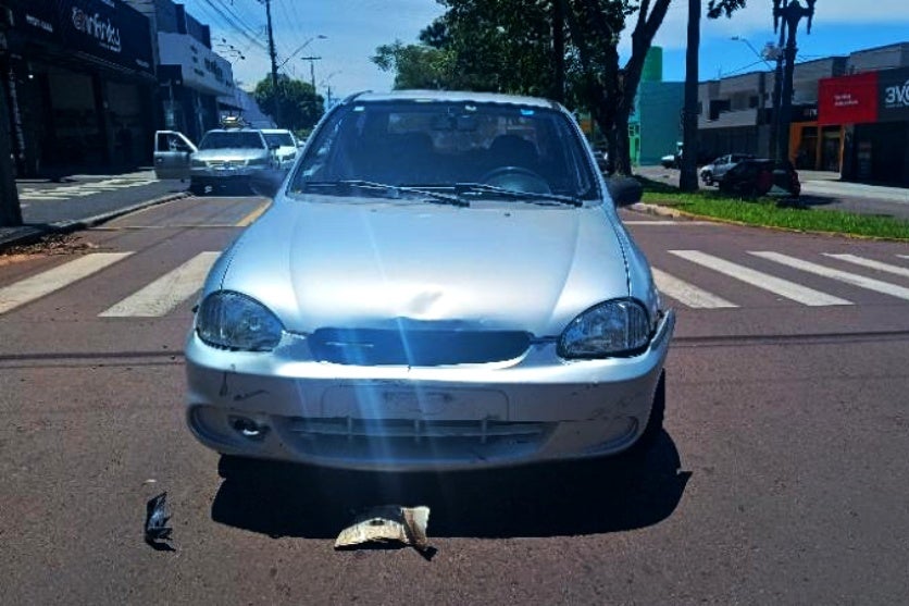 Jovem Fica Ferido Após Colidir Em Carro Em Cruzamento No Centro (1)