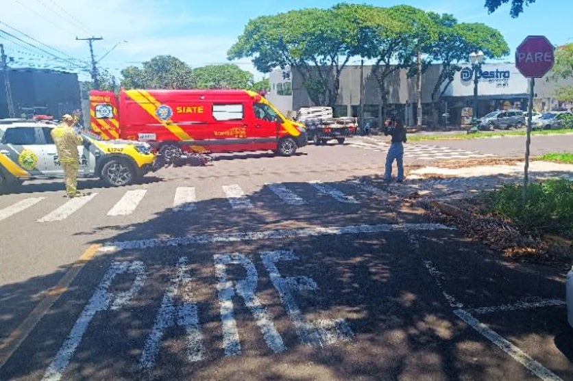 Jovem Fica Ferido Após Colidir Em Carro Em Cruzamento No Centro (2)