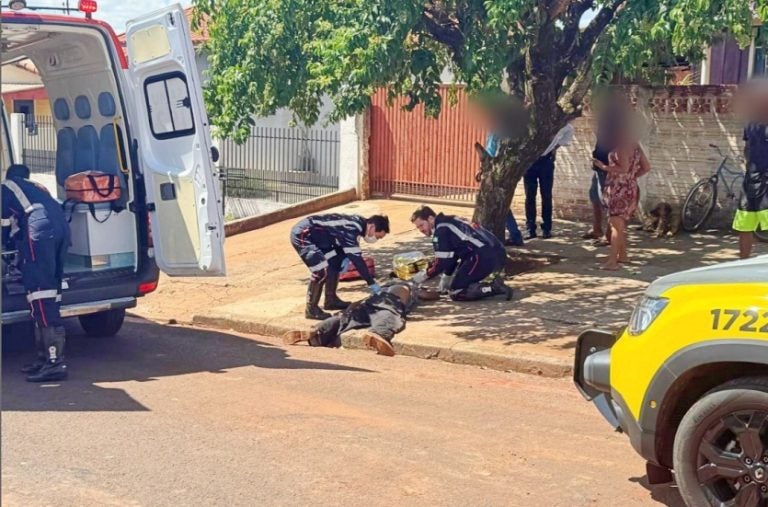 Moradores Encontram Idoso Caído Com Duas Facadas Nas Costas