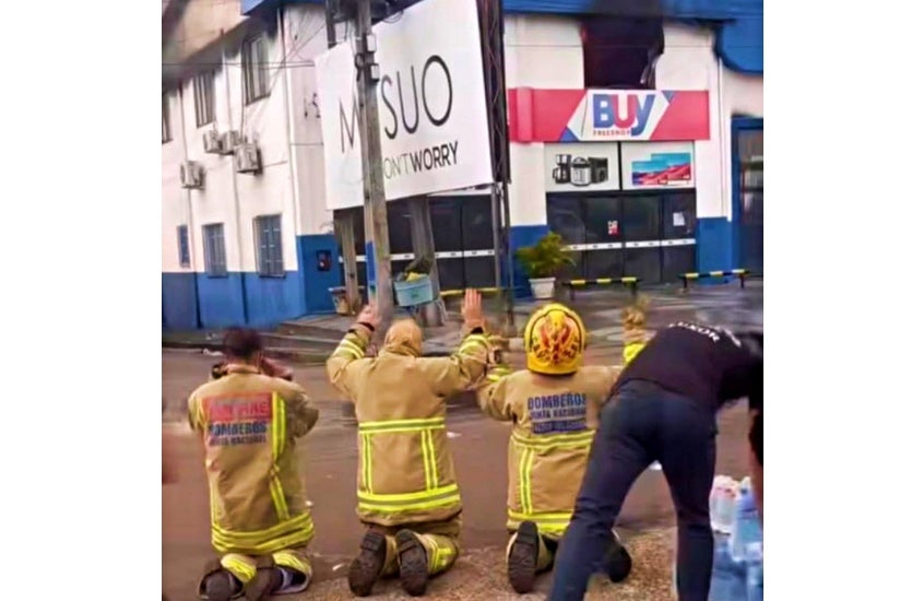 Salto Del Guairá Equipes Controlam Incêndio Na Mitsuo (2)