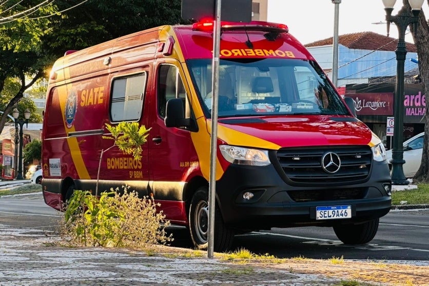 Três Pessoas Ficam Feridas Após Colisão Entre 2 Motos No Centro (1)