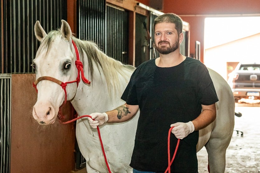 Umuarama Tem Um Dos dentistas De Cavalos mais Requisitados (11)
