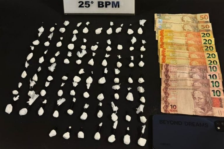 Tráfico de cocaína no Jardim Viveiros resulta em dois presos.
