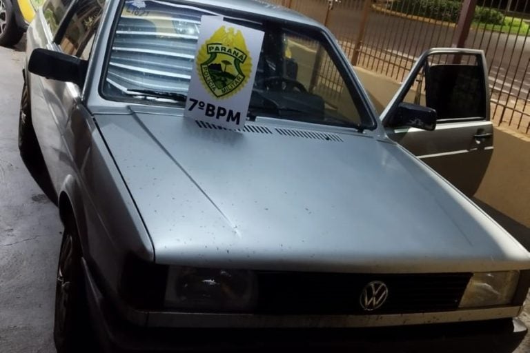 Polícia recupera veículo furtado e prende homem por furto em residência em Tapira.