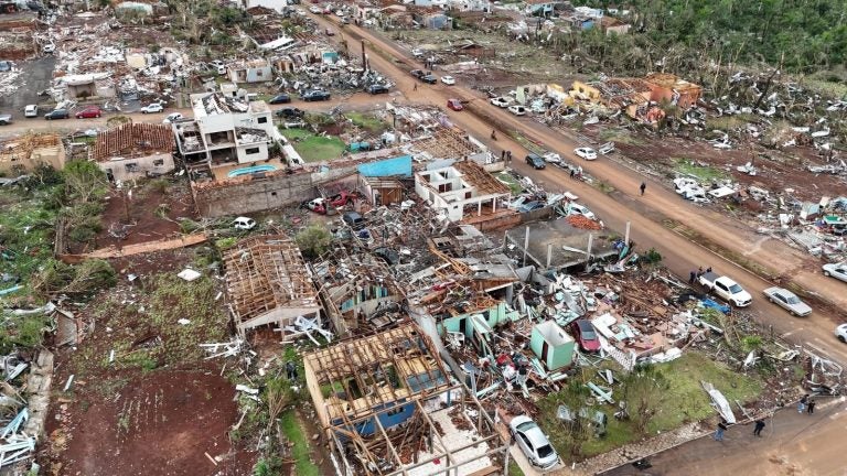 Identificadas as cinco vítimas que morreram após passagem de tornado no Paraná.
