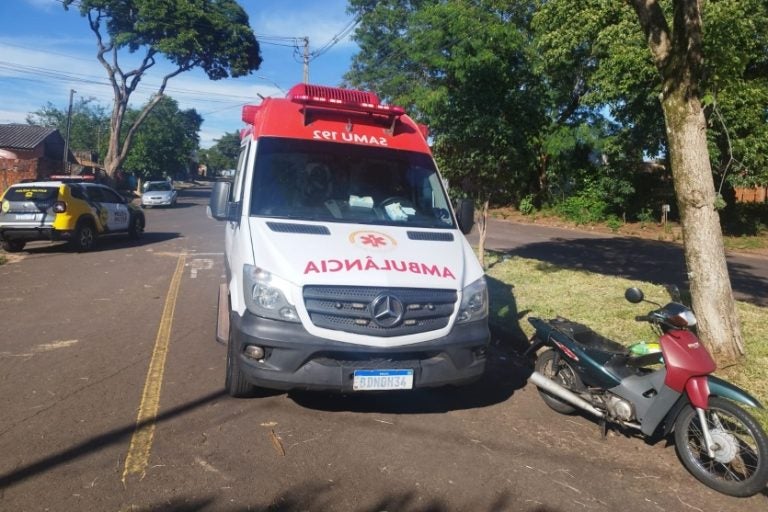 Motociclista sem CNH fica ferido em acidente em Umuarama.
