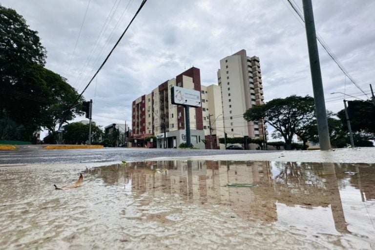 Umuarama terá fim de semana com chuva e risco de tempestades, alertam institutos.