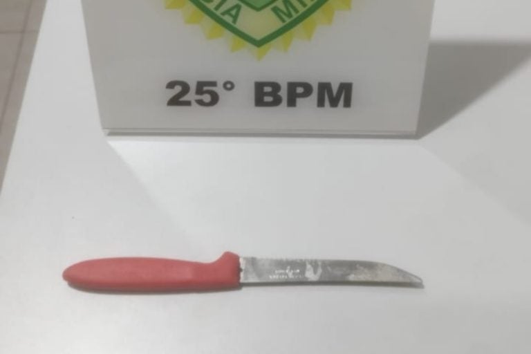 Homem ameaça companheira com faca em Perobal e é preso