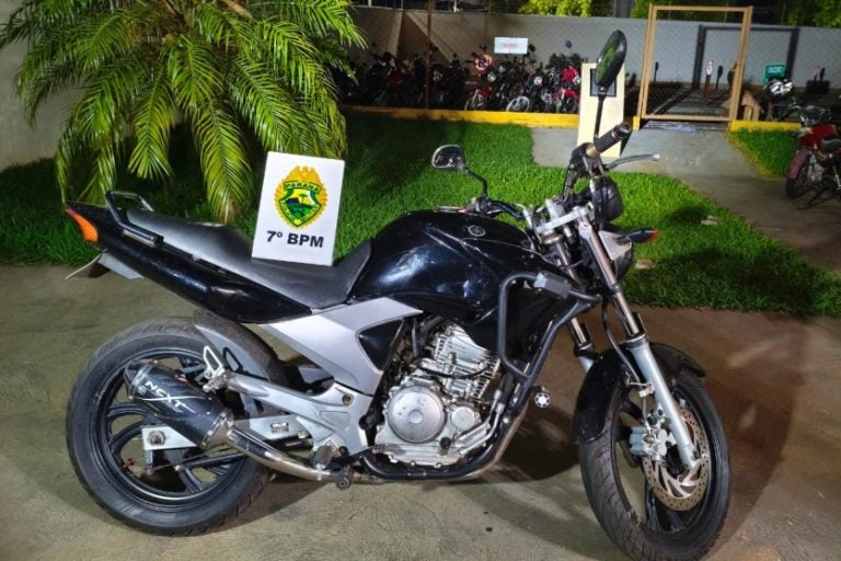 PM apreende duas motos irregulares durante patrulhamento em Cruzeiro do Oeste.