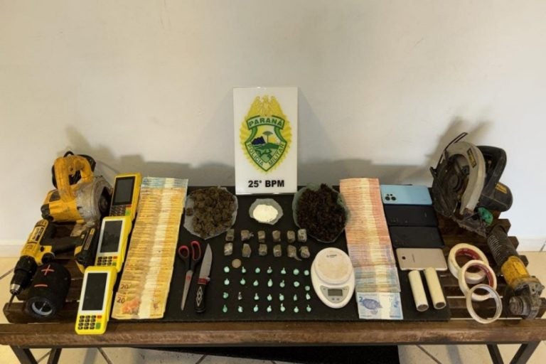 PM encontra ponto de venda de drogas no Jardim Viveiros.
