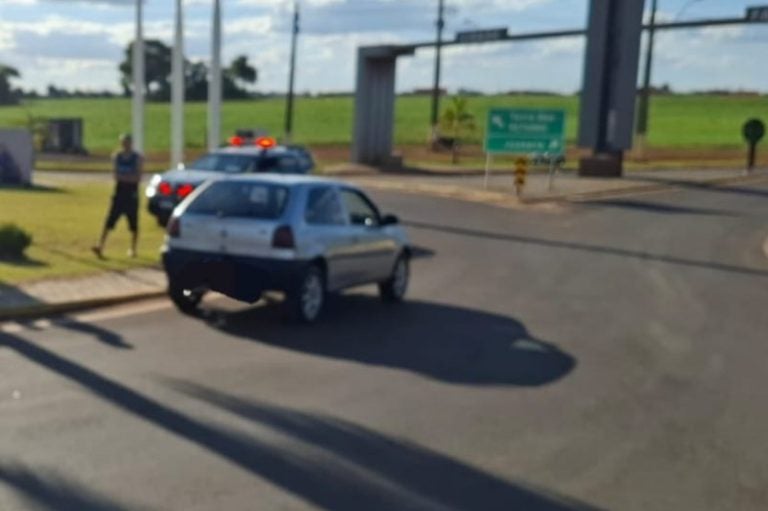 Colisão transversal na PR-323 deixa mulher de 61 anos ferida.