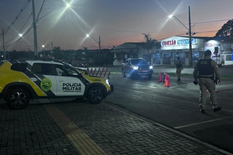 PM realiza blitz na avenida Tiradentes e autua condutores.