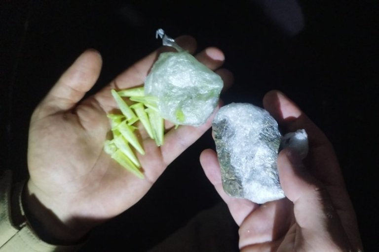 20 pinos de cocaína são apreendidos no Conjunto Independência, em Umuarama.