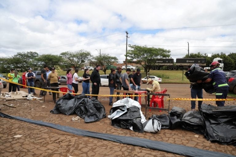 Mais de mil pessoas continuam desalojadas após tornado em Rio Bonito do Iguaçu.