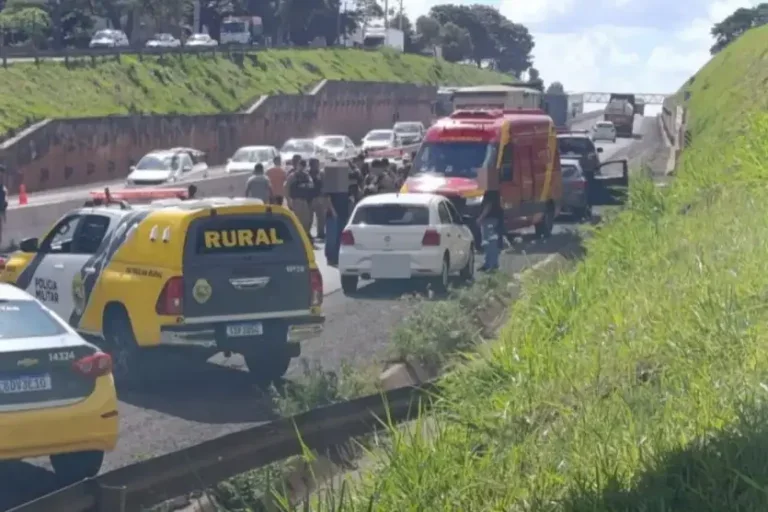 Dupla morre e policial se fere em confronto com possíveis piratas do asfalto.