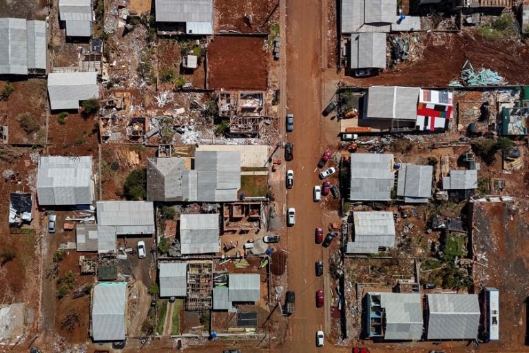 Casas em Rio Bonito terão cobertura finalizada no fim de semana