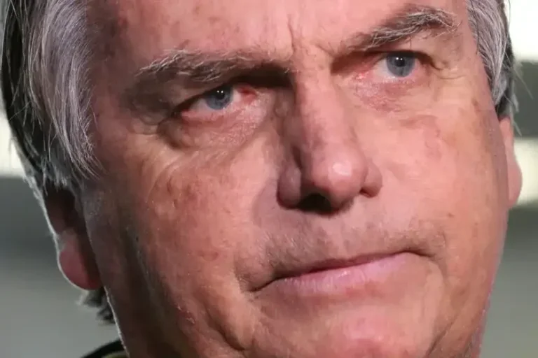 PF prende Jair Bolsonaro preventivamente em Brasília.