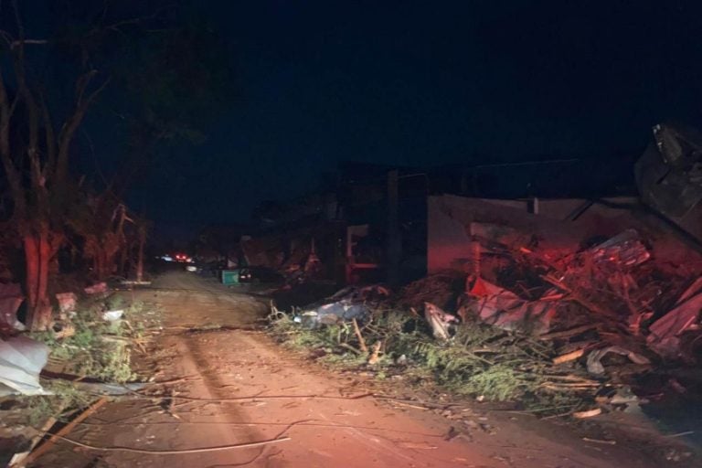 Sobe para seis o número de mortos após tornado no Paraná.