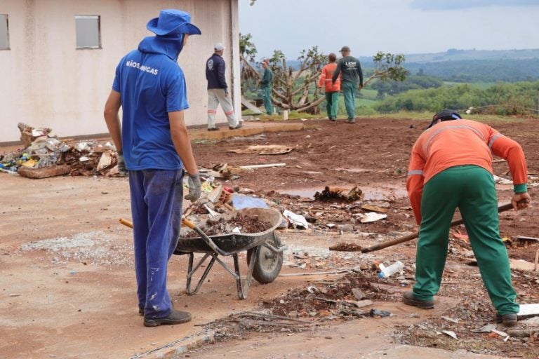 Polícia Penal aloca 89 presos para trabalhar na reconstrução de Rio Bonito.
