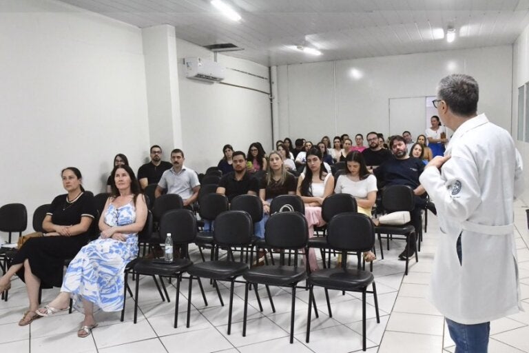 Dezembro Vermelho: Umuarama amplia ações de prevenção e conscientização sobre HIV/aids.