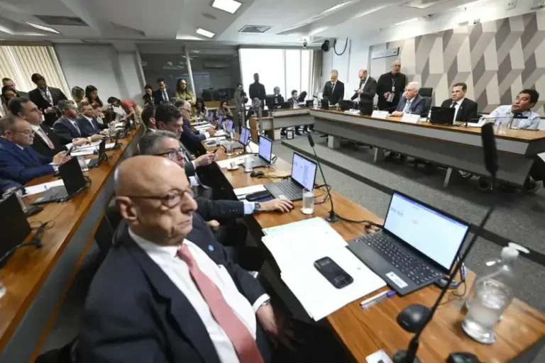 CCJ reduz para quatro horas prazo do pedido de vista sobre o PL da Dosimetria.