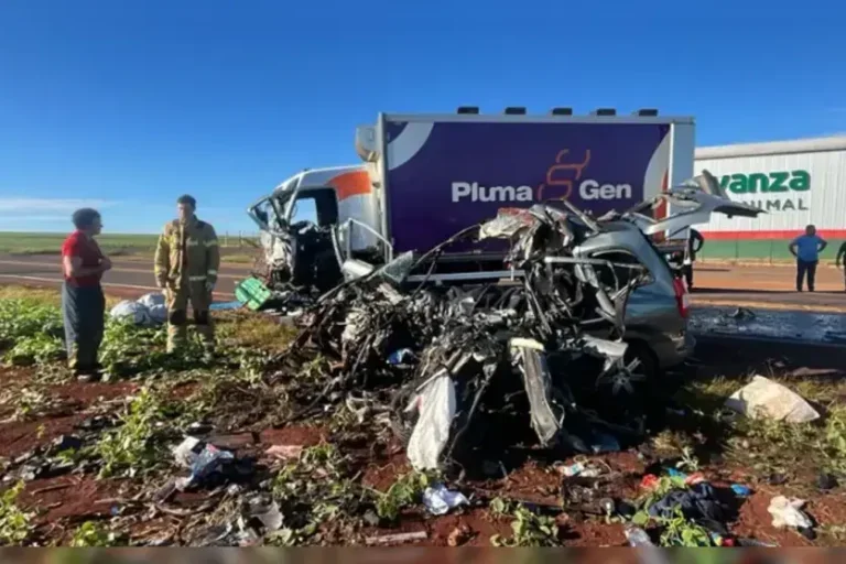 Família com seis pessoas, incluindo dois bebês, morre em acidente ao voltar da praia, no Paraná