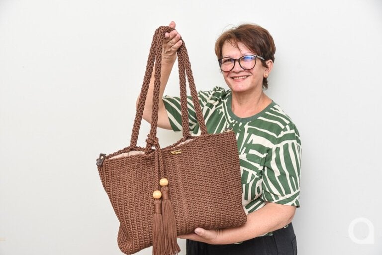 Aposentada, Que Ama Crochê, Faz Sucesso Com Bolsas (1)