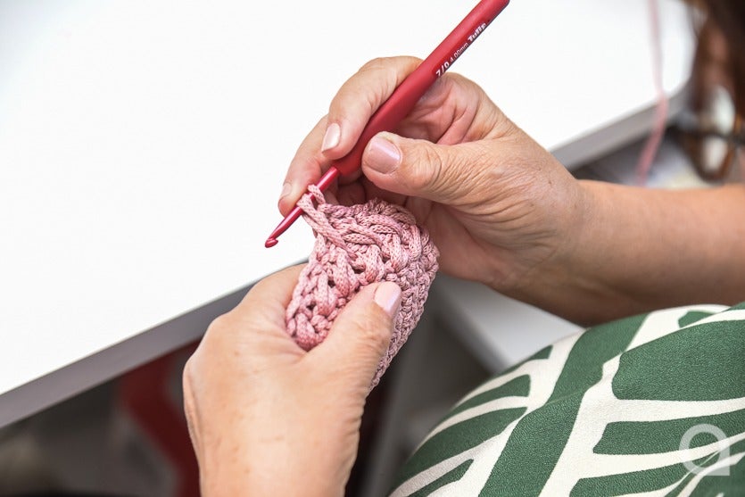 Aposentada, Que Ama Crochê, Faz Sucesso Com Bolsas (5)