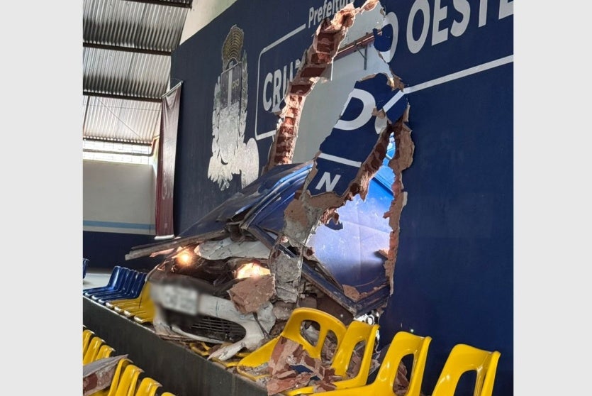 Condutor Invade Ginásio De Esportes Em Cruzeiro Do Oeste