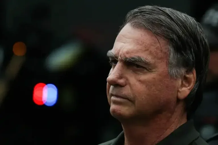 Justiça Suspende Benefícios Vitalícios De Bolsonaro Durante Prisão