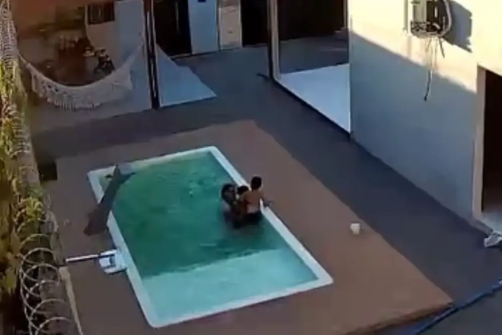 Pai Evita Tragédia Ao Salvar Dois Filhos De Afogamento