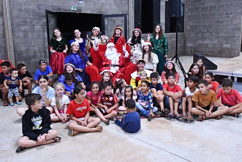 Papai Noel Encerra Apresentações Natalinas Nos Distritos (2)