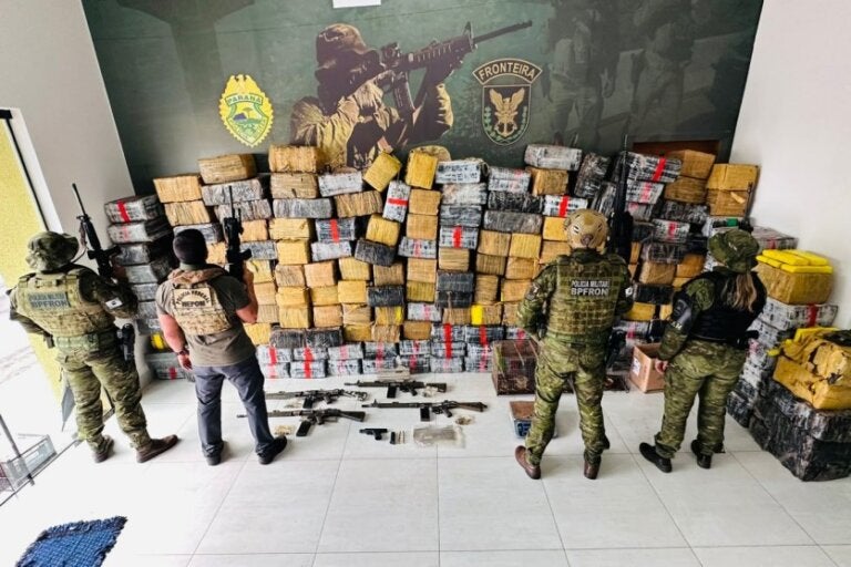 BPFron apreende armas e 3,5 toneladas de maconha na Zona Rural de Icaraíma.