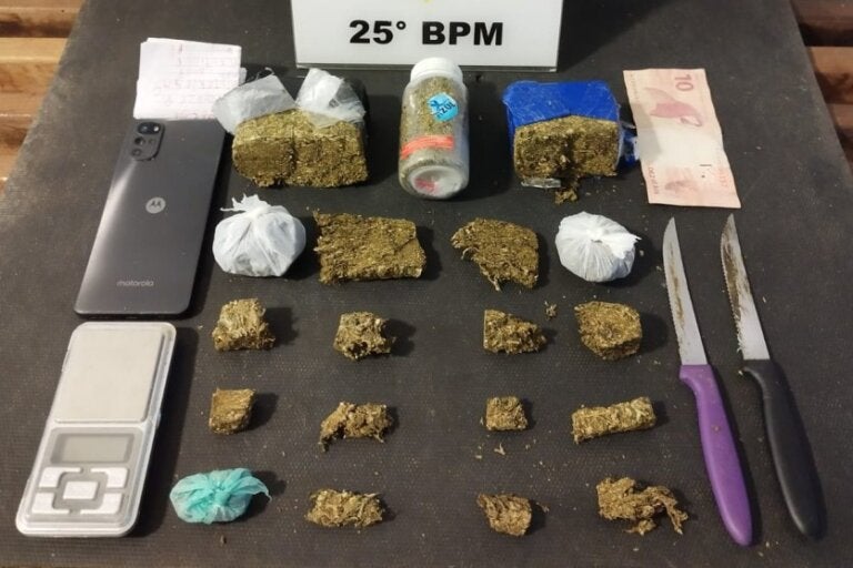 Suspeito de tráfico no Dom Pedro I é preso pela Polícia Militar com porções de maconha.
