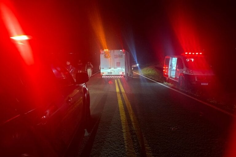 Motociclista morre em colisão frontal com caminhão na PR-458.