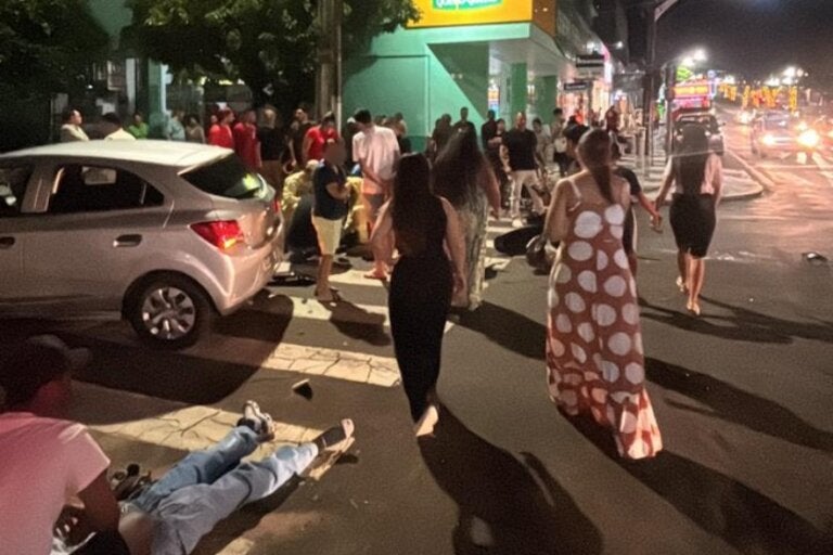 Motociclista sofre fratura de fêmur em acidente no cruzamento da Av. Paraná, em Umuarama