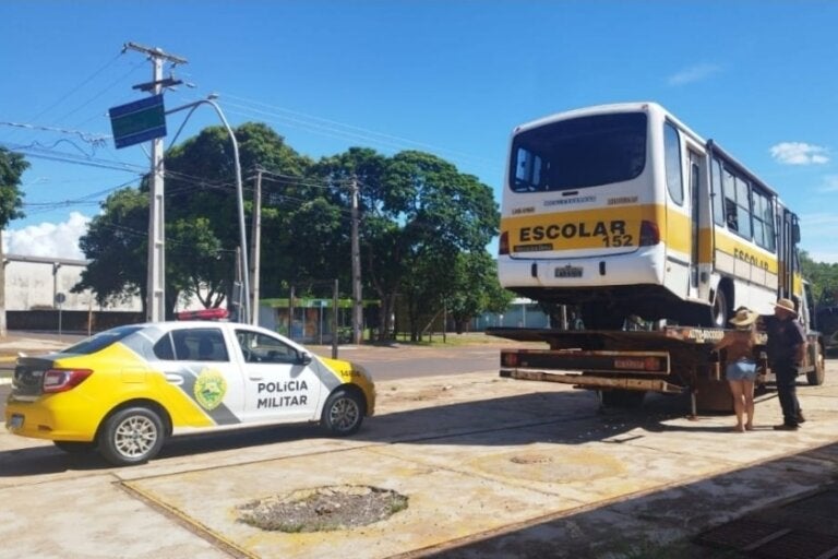 Micro-ônibus escolar é penhorado em São Jorge do Patrocínio após determinação judicial.