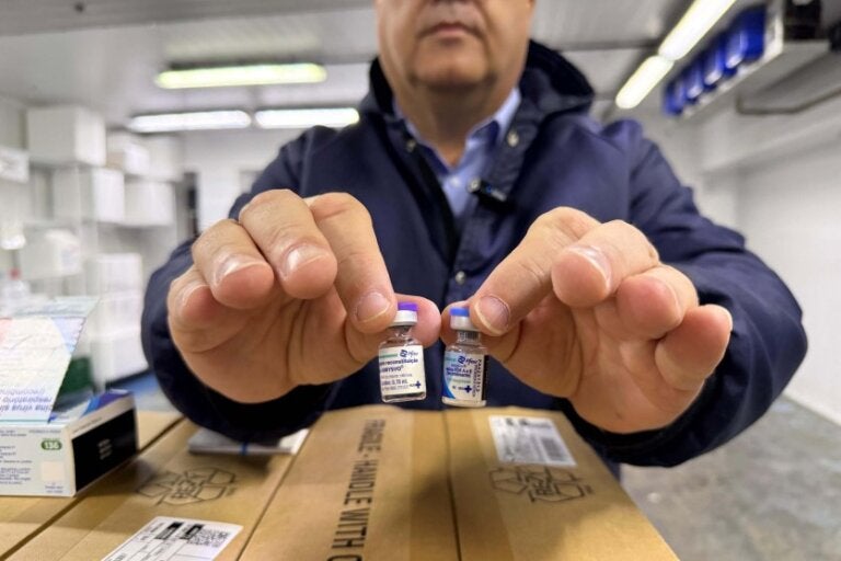 Vacinas contra bronquiolite para gestantes chegam a Umuarama; aplicação começa na terça (9).